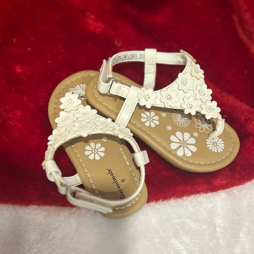Cute sandals!